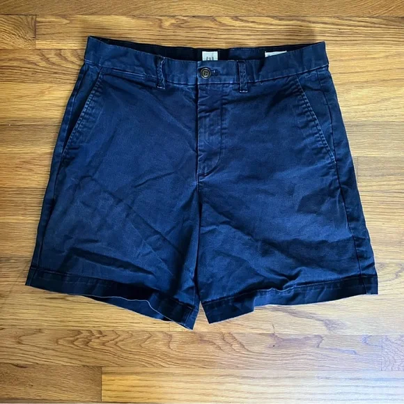 GAP Khaki Shorts - Picture 1 of 2